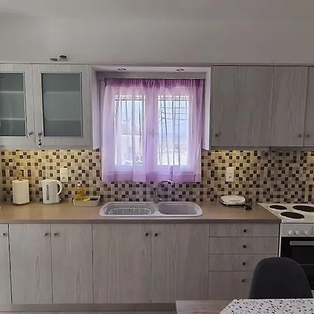 Larinaki's Cozy No1 شقة *